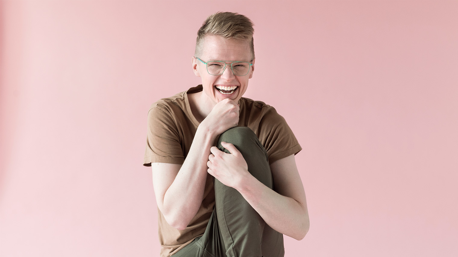 Iloinen mies